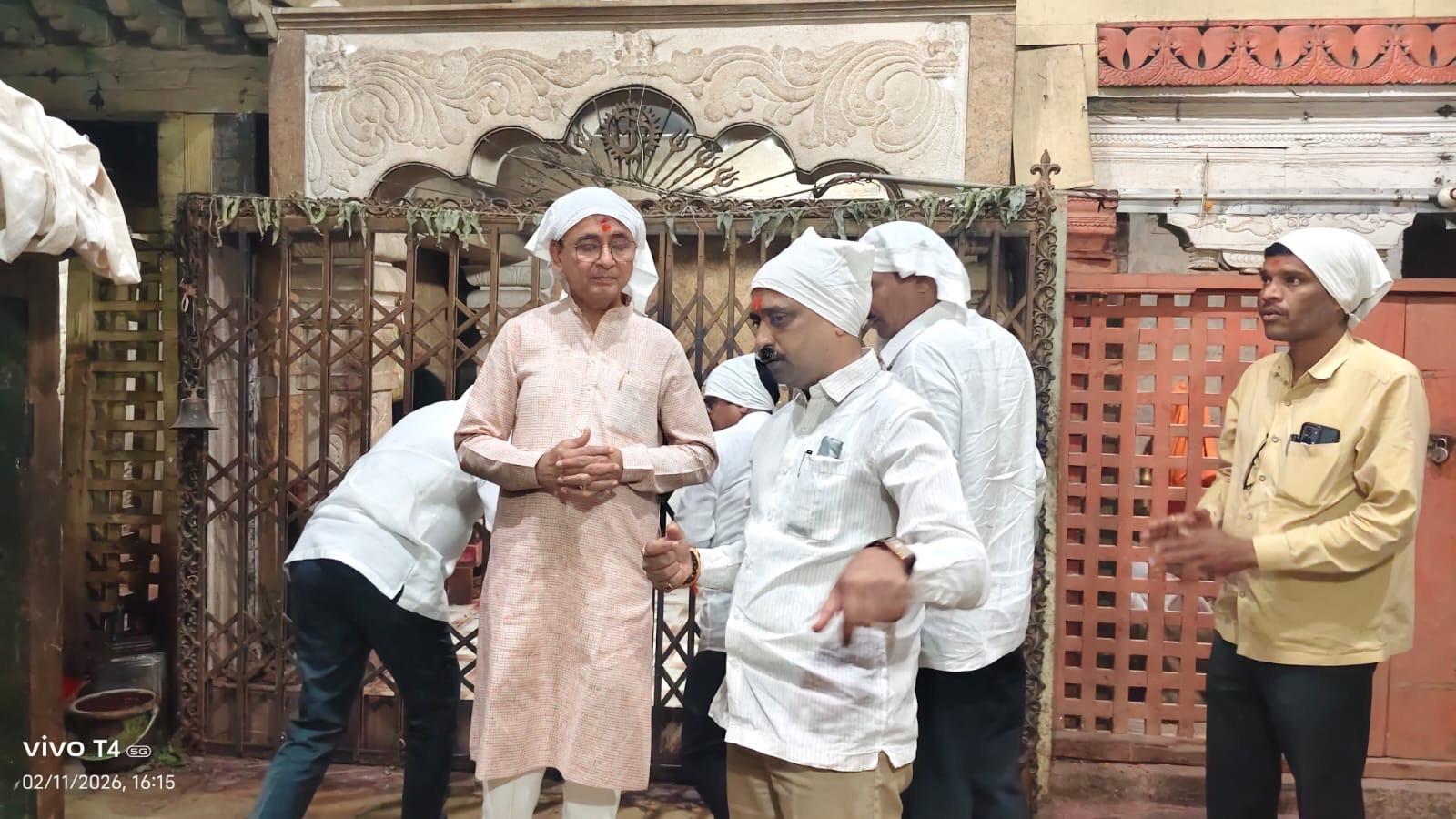 नांदेड जिल्ह्याचे माजी मंत्री श्री डीपी सावंत येथे आले असता मार्गदर्शन करताना कोषाध्यक्ष  श्री निलेश पावडे साहेब