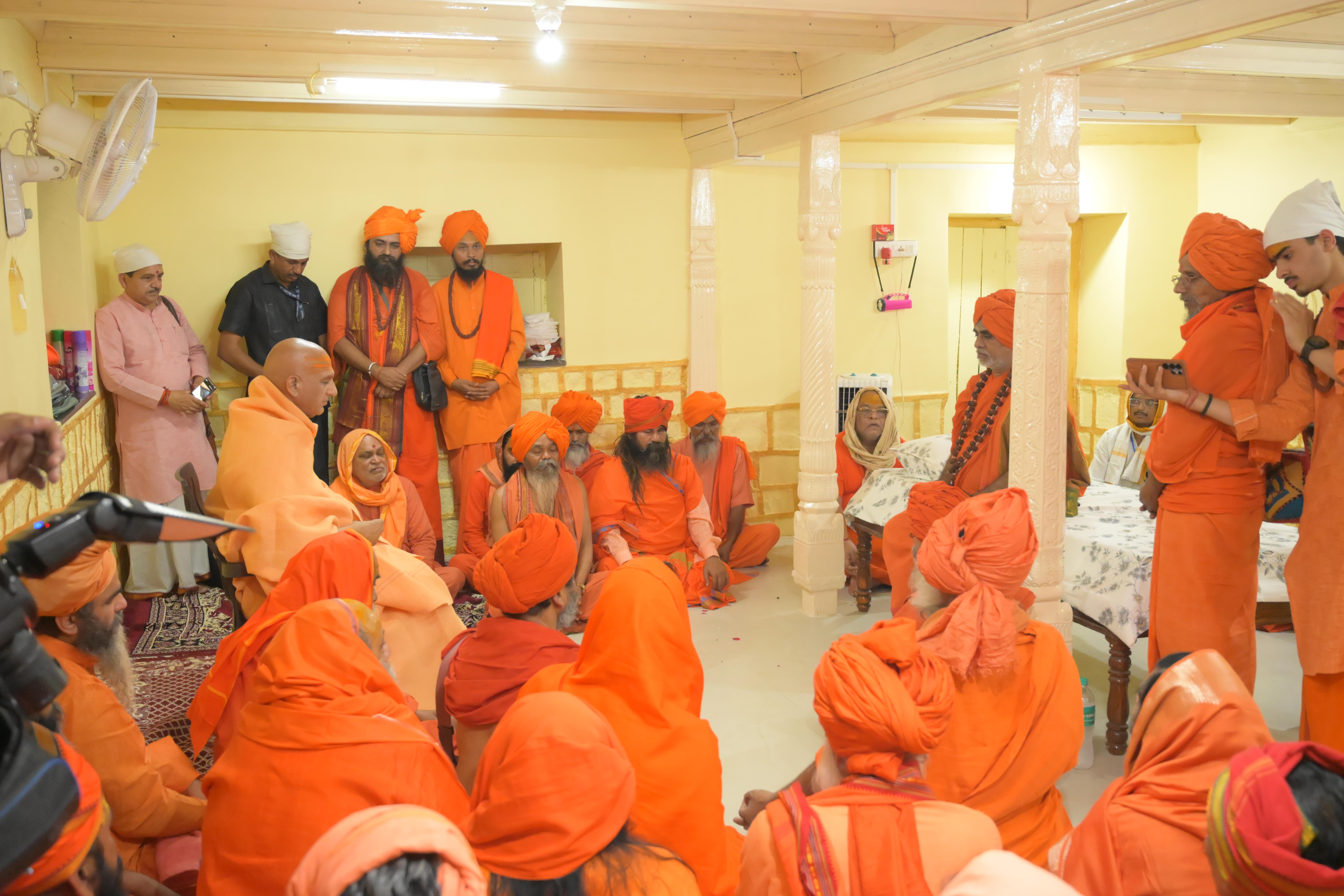 अवधेशानद गिरी महाराज