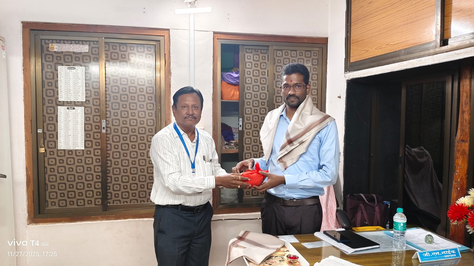 किनवट येथील आय ए एस श्री झोनीत चंद्रा दोनतुला यांचे स्वागत दत्त शिखर संस्थान माहूरगड तर्फे करण्यात आले